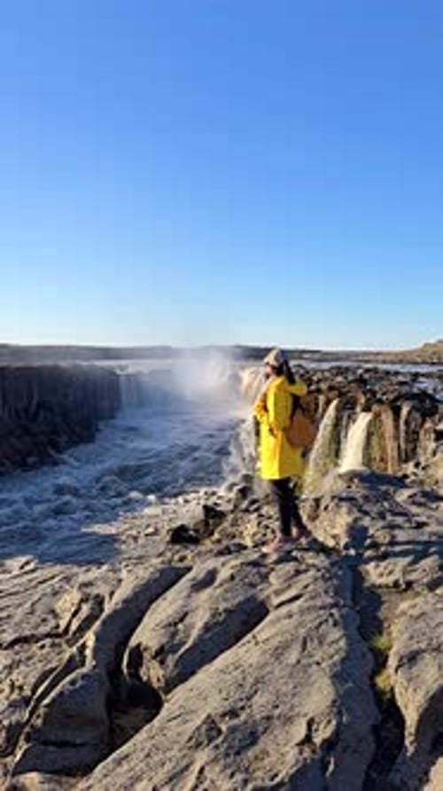 Besuchen Sie den majestätischen Dettifoss-Wasserfall in Island mit atemberaubender natürlicher Schönheit