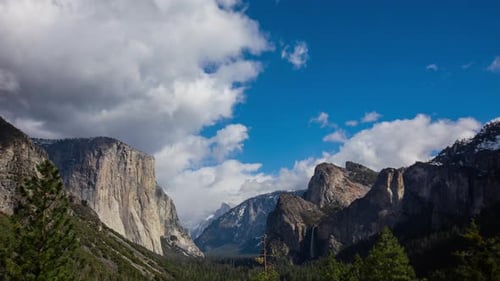 Time Lapse - Beautiful Clouds Moving Over Yosemite Valley