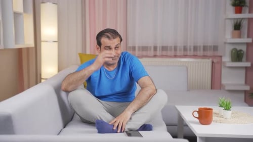 Angewiderter Mann.