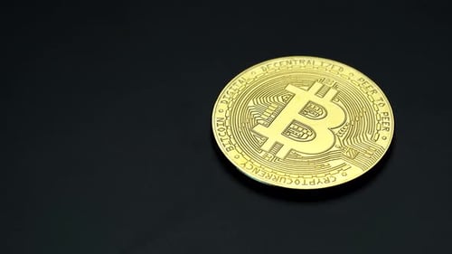 Die reichhaltige goldene Bitcoin-Kryptowährung dreht sich mit Copyspace langsam richtig.
