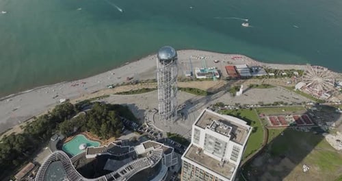 Vista aérea de Alphabet Tower en la costa, Georgia.