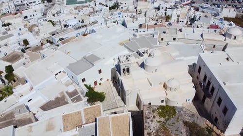 Naxos, Grèce, vue aérienne des maisons de village blanches traditionnelles par une belle journée