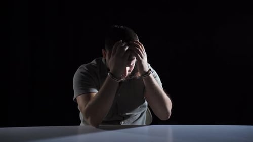 Sala de interrogatório, criminoso.