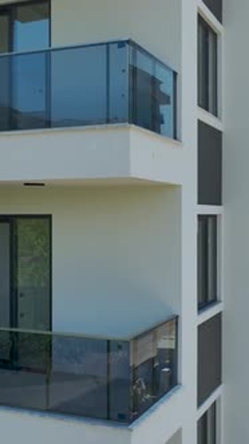 Vertical Video Setting Up Windows in Tall Building A Look at the Building Process