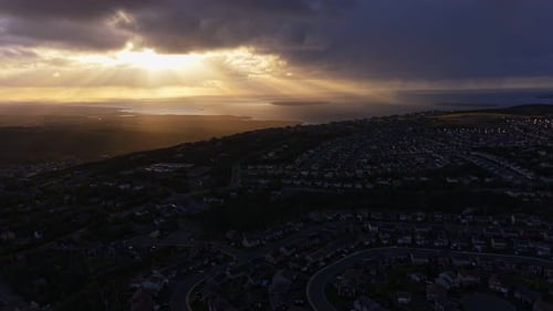 Vue aérienne de Conception Bay Godrays avec rayons de soleil