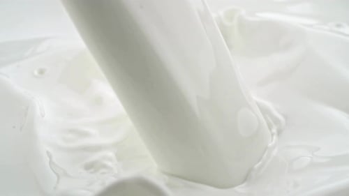 Milk Splash, Pouring