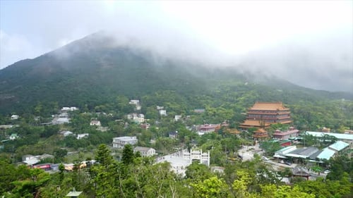 Temple Po Lin em timelapse na vila de Nong Ping, Hong Kong