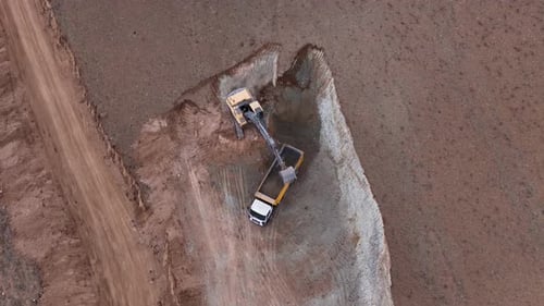 Excavator truck loading
