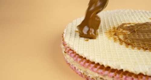 Waffelkuchen mit Kondensmilch kochen Hausgemachtes Dessert