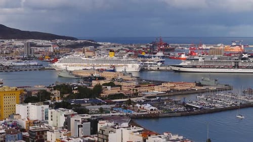 Puerto aéreo de Las Palmas de Gran Canaria con cruceros