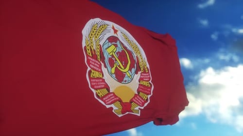 Flagge der Union der Sozialistischen Sowjetrepubliken der UdSSR weht im Wind