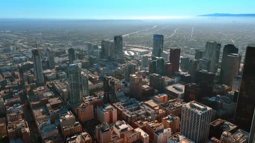Immense scenic view of Los Angeles with foggy backdrop.