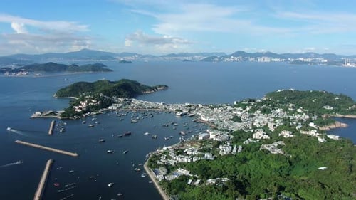 Hong Kong Cheung Chau, a sudoeste da Ilha de Hong Kong. É apelidada de ilha dos halteres
devido à sua
