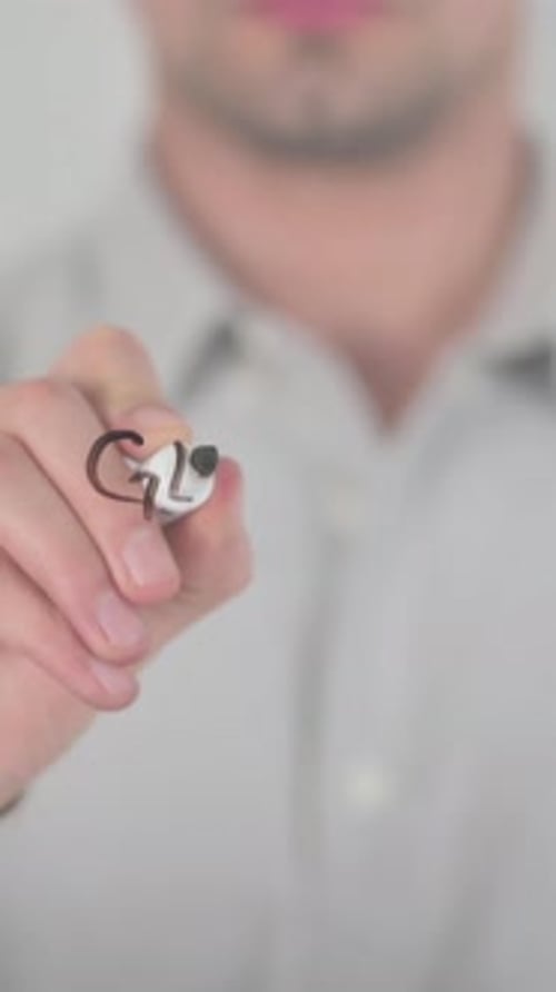 Globale Logistik, mit der Hand auf dem Bildschirm schreiben, vertikales Video