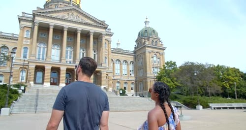 Des Moines, Iowa / Usa - June 8, 2019: Tourists, Couple At The Des Moines Iowa State Capitol, Day...
