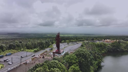 Immenses statues religieuses hindoues sur l'île Maurice