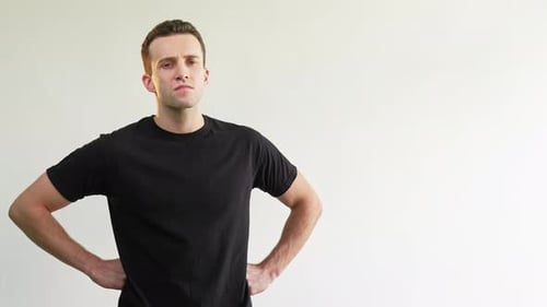 Hombre dudoso, difícil elección, decisión difícil, ansiedad