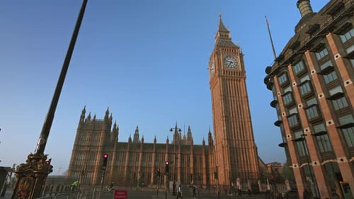 Enjoy the Stunning Views of Big Ben and the Houses of Parliament at Enchanting Dusk
