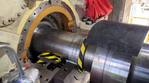 Ein Rotor eines industriellen elektrischen Generators