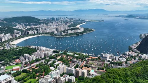 Praia de Botafogo no centro do Rio de Janeiro, no Rio de Janeiro, Brasil.