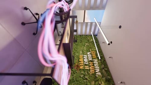 Animation de rendu 3D du flux d'énergie dans un espace de travail collaboratif de bureau pour le travail à distance, nomade numérique