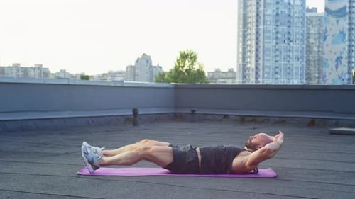 L'athlète effectue un exercice sur la presse