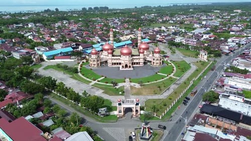 MT - Belle mosquée dans un paysage rural paisible