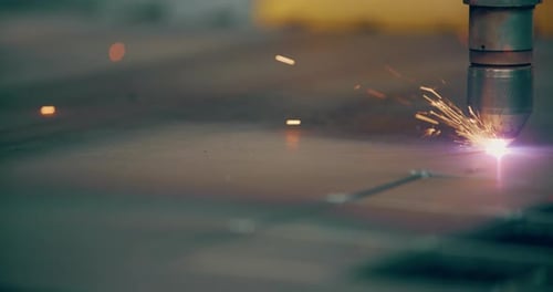 Plasma Laser Cutting Metal Sheet with Sparks High Temperature