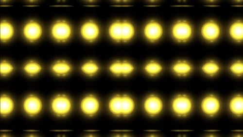 Les lumières de scène énergiques pulsent avec une énergie vibrante, créant des visuels dynamiques