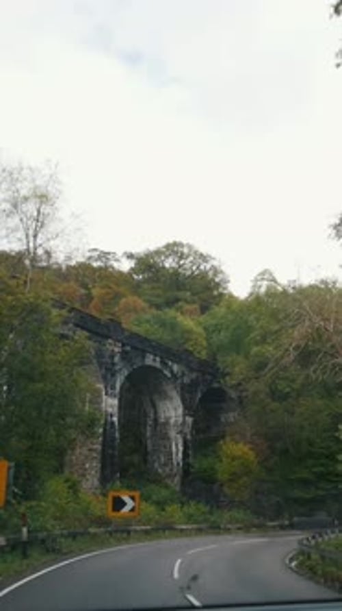 Altes Eisenbahnaquädukt auf dem Scottish Highland Highway in Schottland