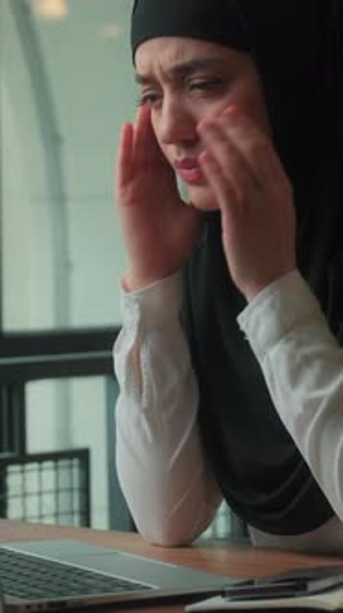 Muslim Islamic Business Woman in Hijab Hindu Businesswoman Female Girl Manager Deadline Problem