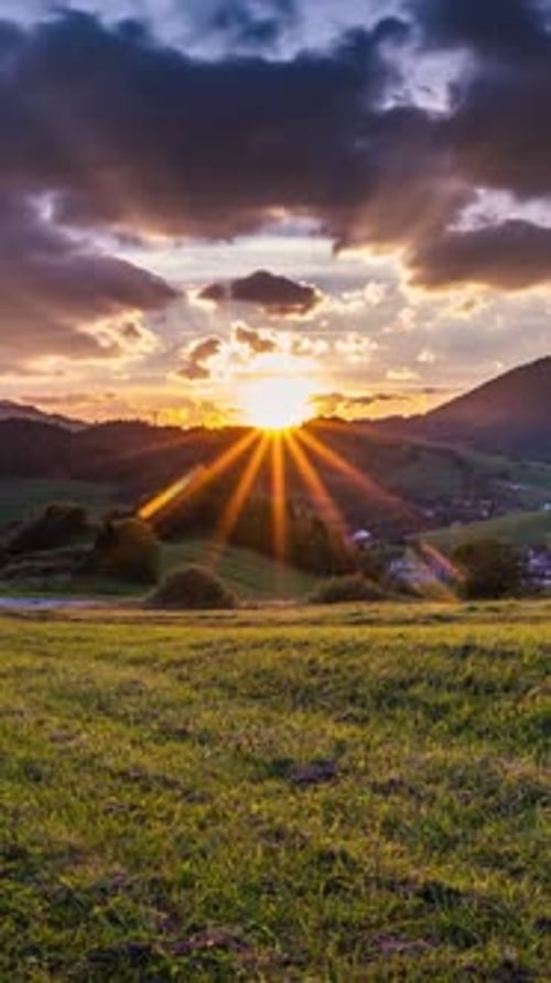 Sonnenuntergang über dem Land