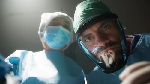 POV-Ansicht des Patienten im Operationssaal