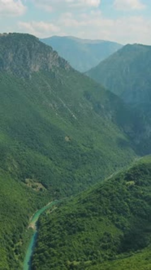 Schlucht und Berge des Tara-Flusses