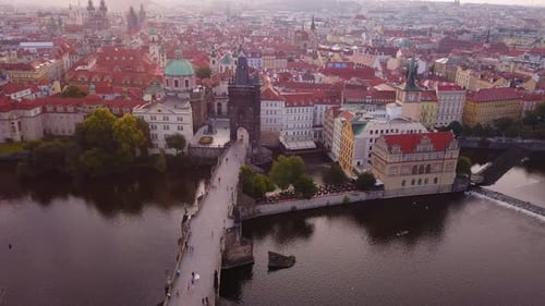 Amanecer en el centro de Praga, República Checa