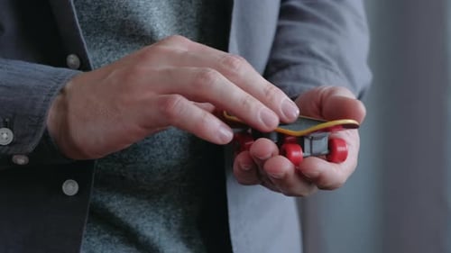 Fingerboarding