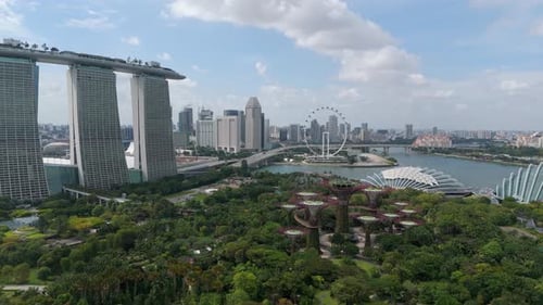 Iconic Views of Marina Bay Sands and Gardens by the Bay in Singapore