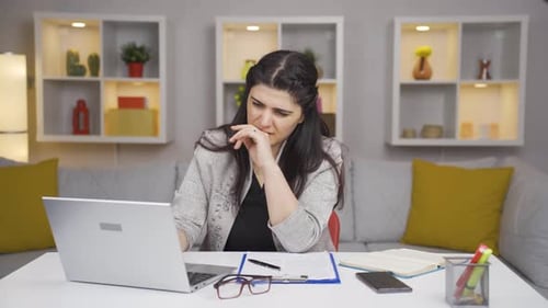 Home office worker woman refuses and does not accept.