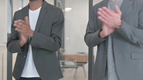 Team wertschätzen durch Klatschen, Nahaufnahme
