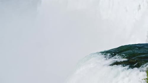 The Power of Nature is the Incredible Niagara Falls Water Flies Into the Abyss
