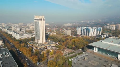 Vista aérea de las calles de la ciudad de Almaty