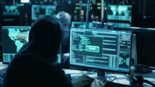 Ein Team international gesuchter Hacker Teem organisiert fortschrittliche Virenangriffe auf Unternehmensserver. Pl