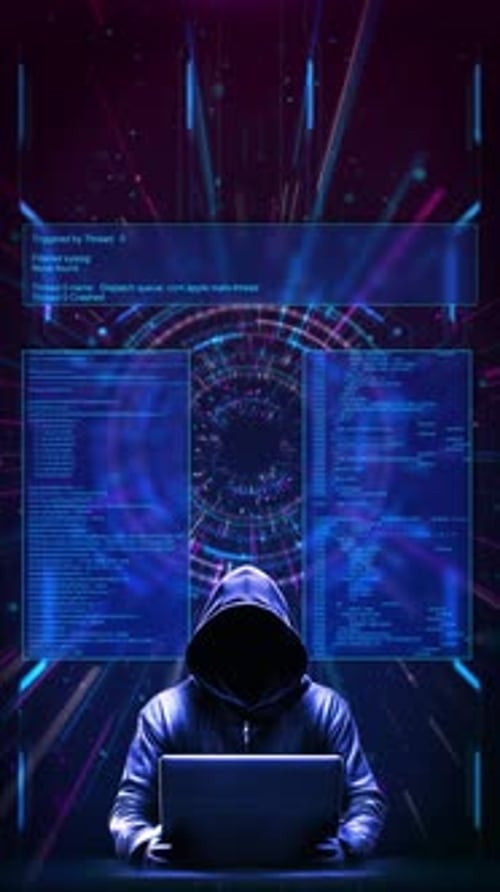 Hacker com Código na tela Figura encapuzada sentada em um laptop