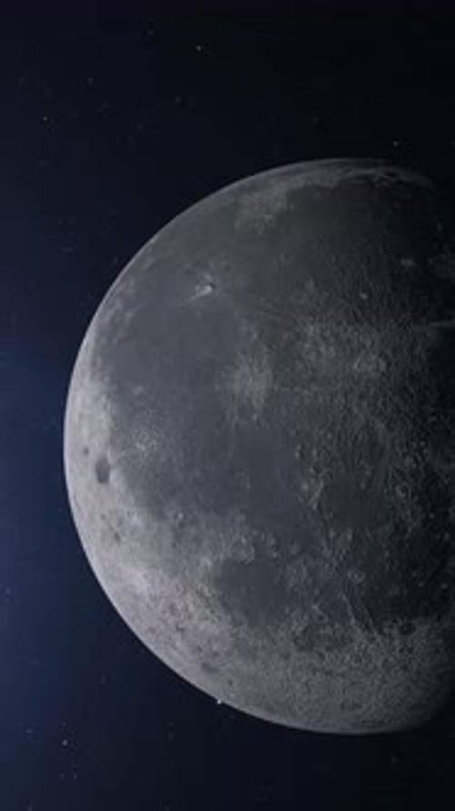 Flug über den Mond. Hintergrund der Milchstraße und des Mondsatelliten. Vertikales Video.