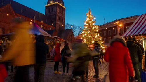 Belo mercado de Natal em Riga, Letônia