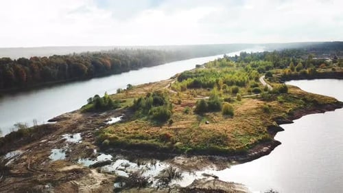 Herbstlandschaft an der westlichen Dwina in der Nähe des Dorfes Verkhovye 09