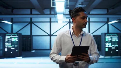 Analyste de sécurité chargé de la surveillance et de l'analyse des menaces de sécurité dans les centres de données