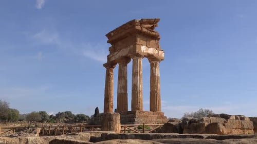 Panorama avec le paysage de l'ancien Tempio dei Dioscuri ou du temple Tempio di Castore e Polluce à Valle