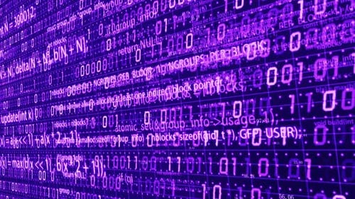 Code binaire et flux de données volumineux défilant à l'écran