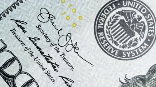 Nahaufnahme Stop-Motion-Animation und Rotation im Wert von 100 US-Dollar. Makro für einhundert amerikanische Dollar-Scheine